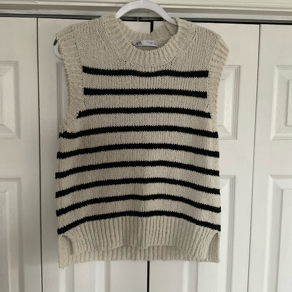 Zara Women's Black and Cream Striped Sweater Vest